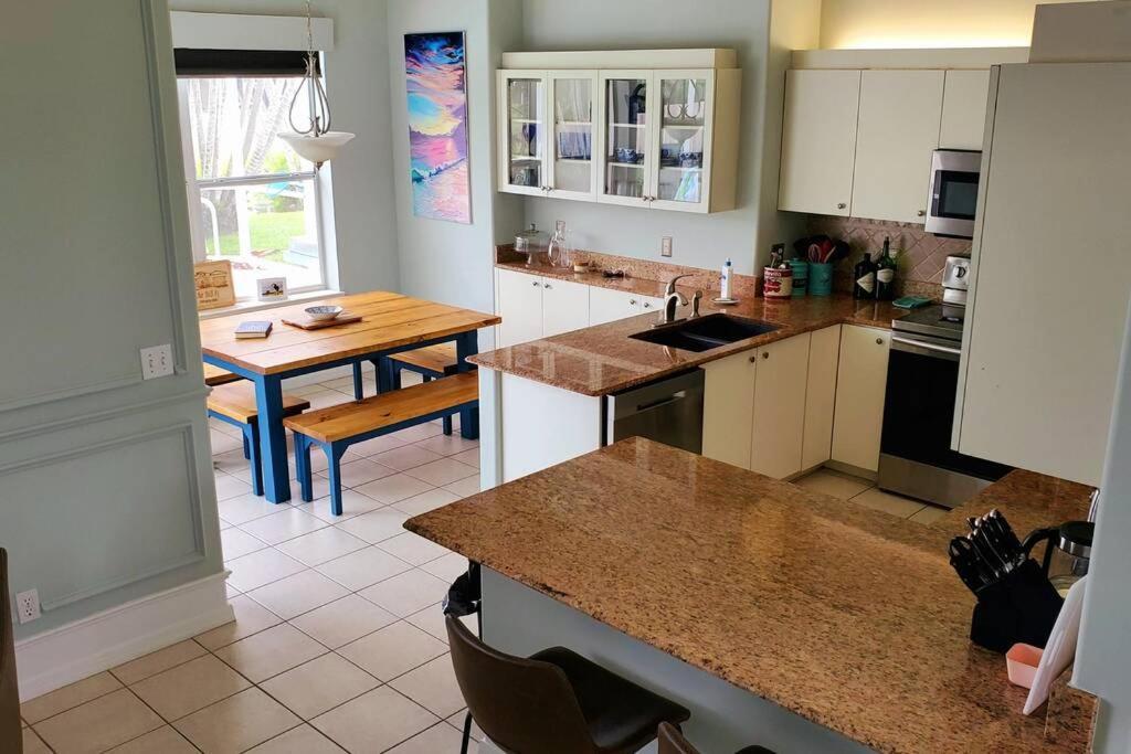 Our Beautiful Florida Vacation Home With Heated Pool Port St. Lucie Extérieur photo