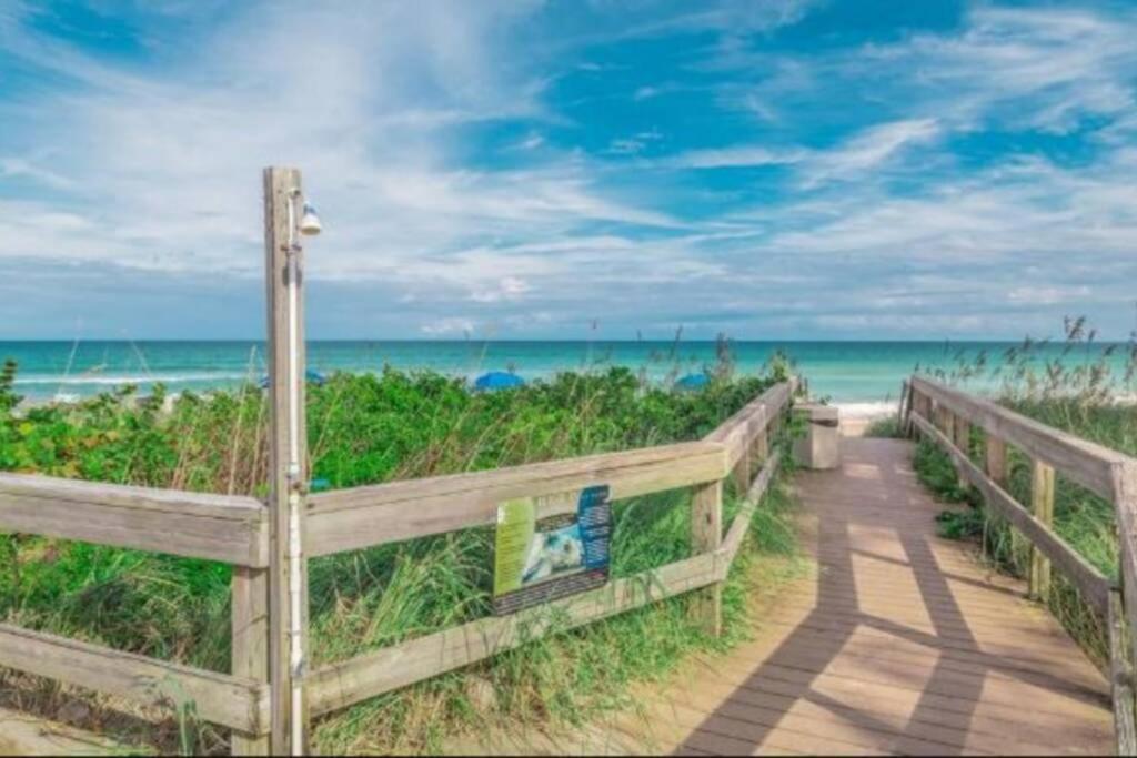 Our Beautiful Florida Vacation Home With Heated Pool Port St. Lucie Extérieur photo